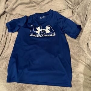 Like new boys youth large under armour tshirt